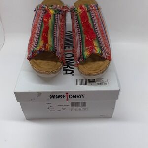 minnetonka sandals‎